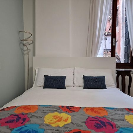 Veneziacentopercento La Forcola Apartment, Next To Rialto Bridge Esterno foto
